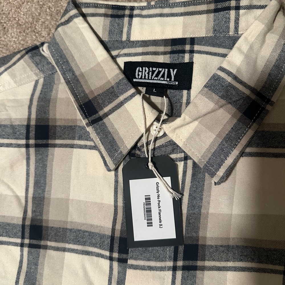 Grizzly no pocket flannel tan size large NWT